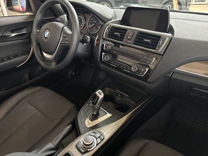 BMW 220i Cabrio Aut. Advantage 2er