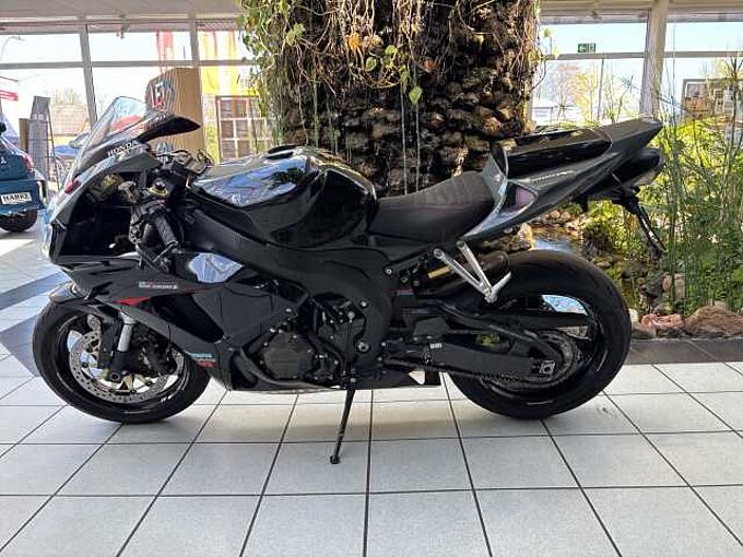 Honda CBR 1000RR Fireblade 