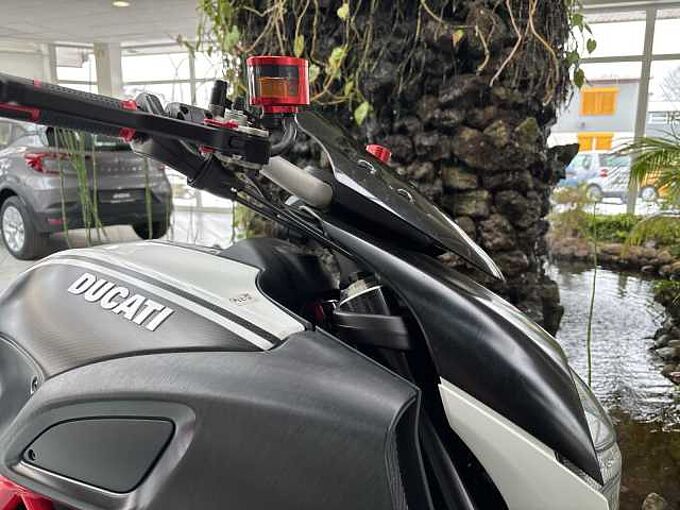 Ducati Diavel Carbon Special Edition 1198ccm 