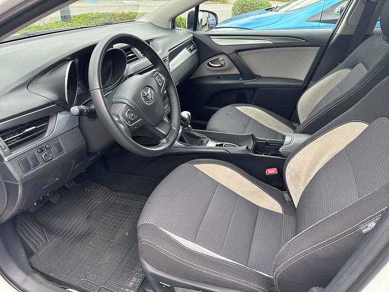 Toyota Avensis Combi Touring Sports 1.8 'Team D'