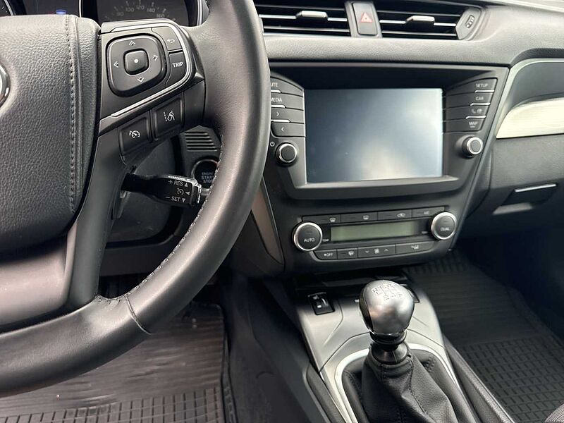 Toyota Avensis Combi Touring Sports 1.8 'Team D'