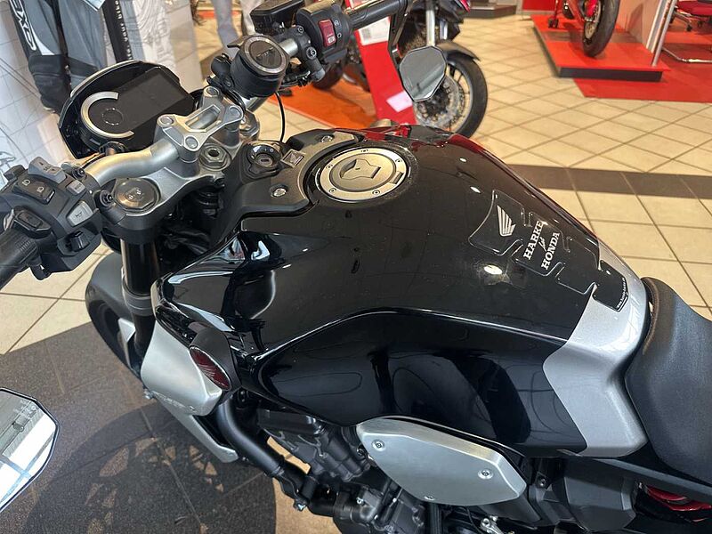 Honda CB 1000 R + Plus Neo Sports Cafe