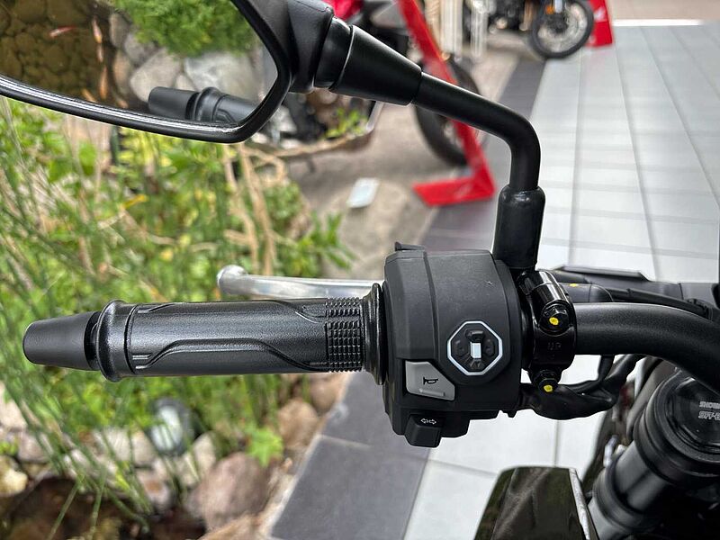 Honda CB125R 2025  6 Jahre Garantie